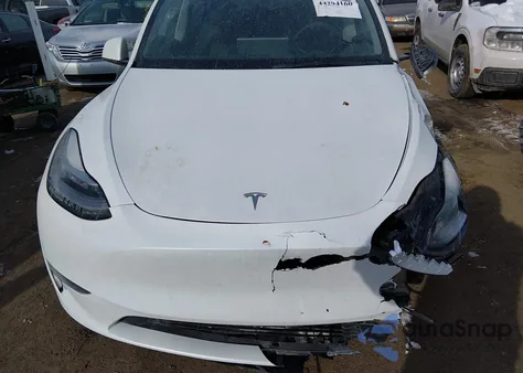 2023 Tesla Model Y Awd/Long Range Dual Motor All-Wheel Drive z USA, uszkodzony, nr VIN 7SAYGDEE0PA043159